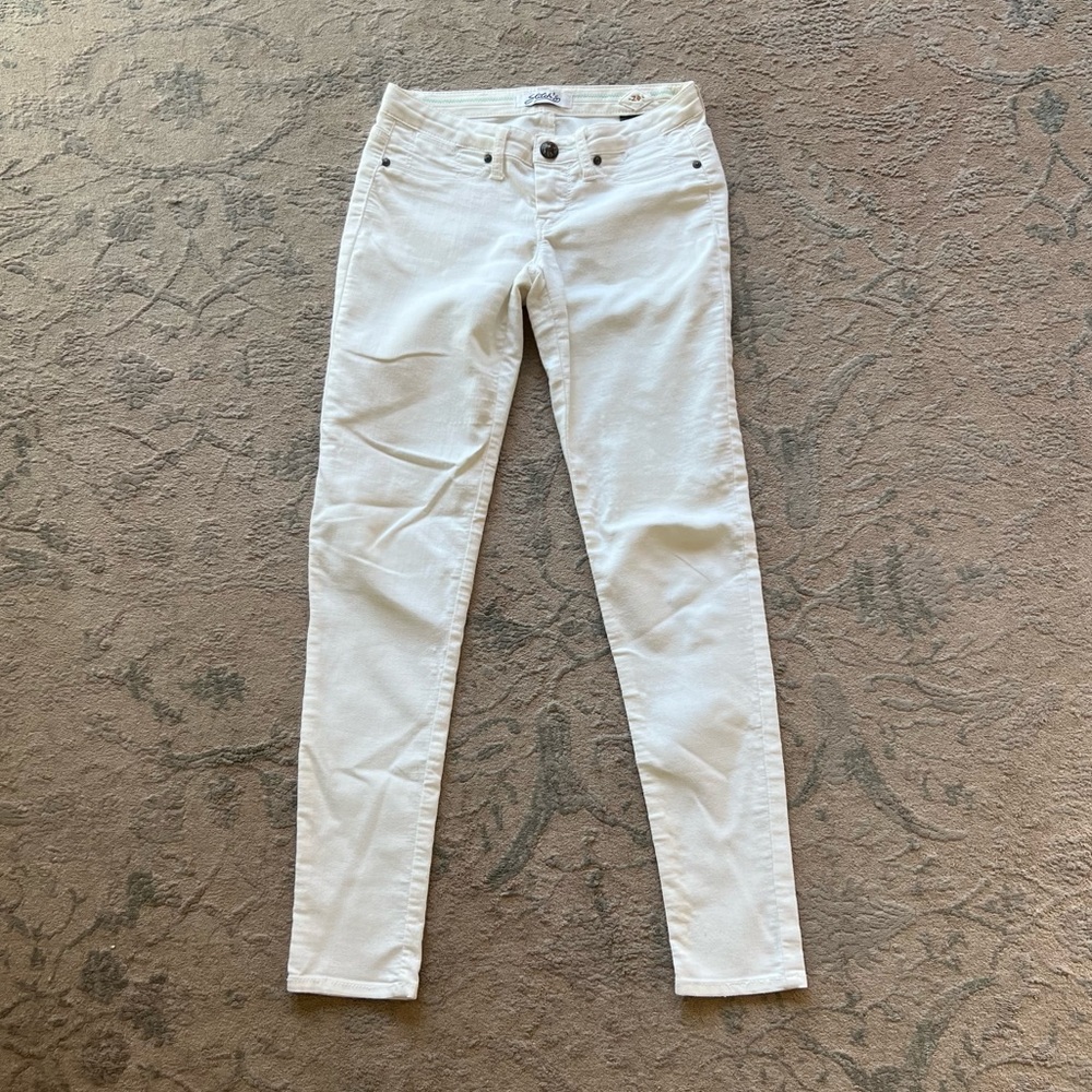 Stitch’s White Skinny Jeans